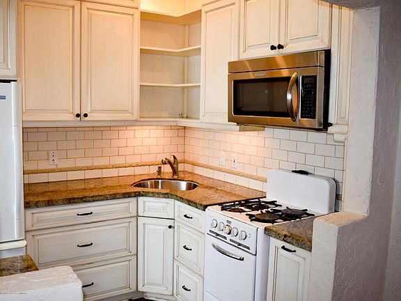 4th image of 85 1/2 N Catalina Ave