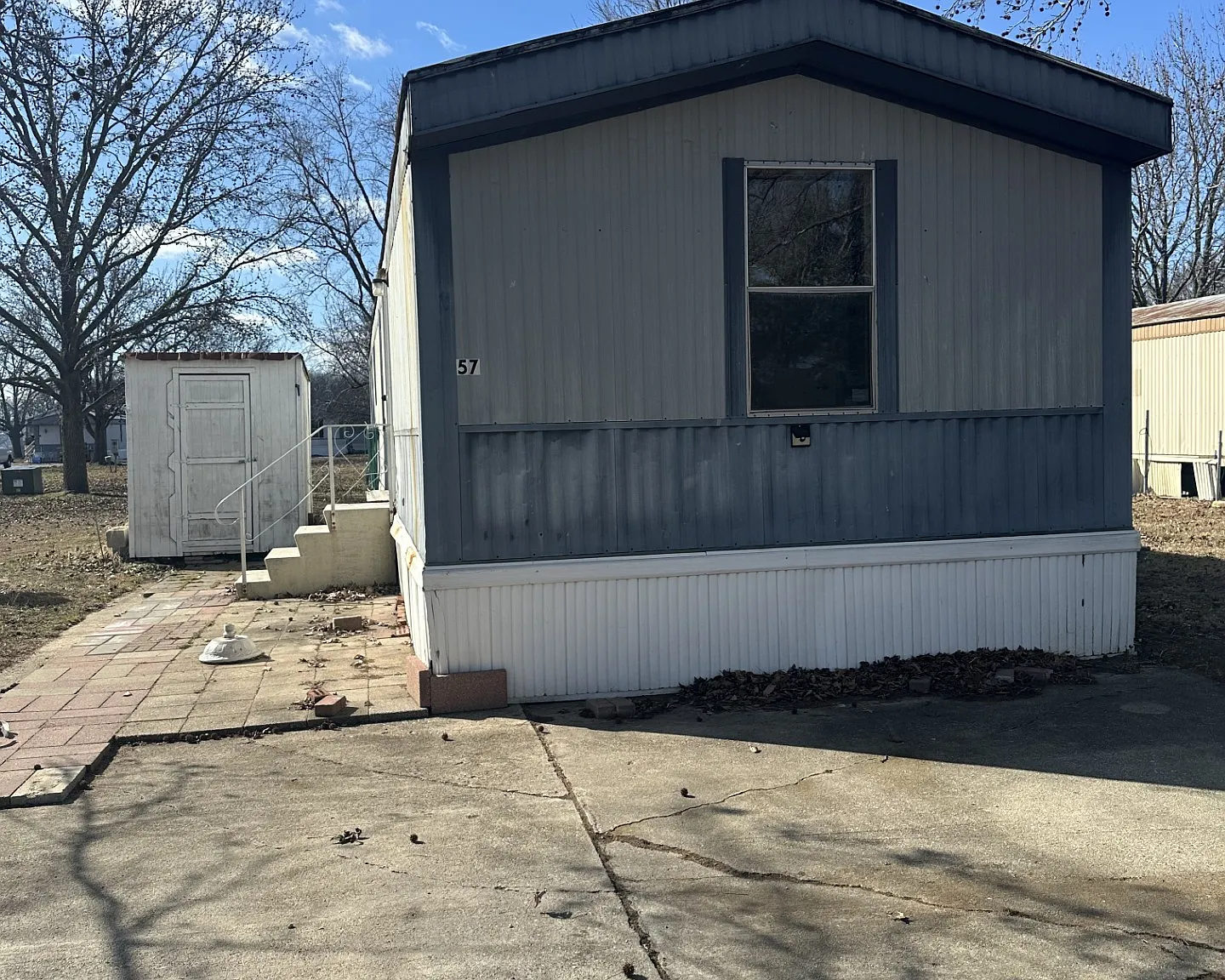 3 bed, 1100 sqft, $650 — Photo 2