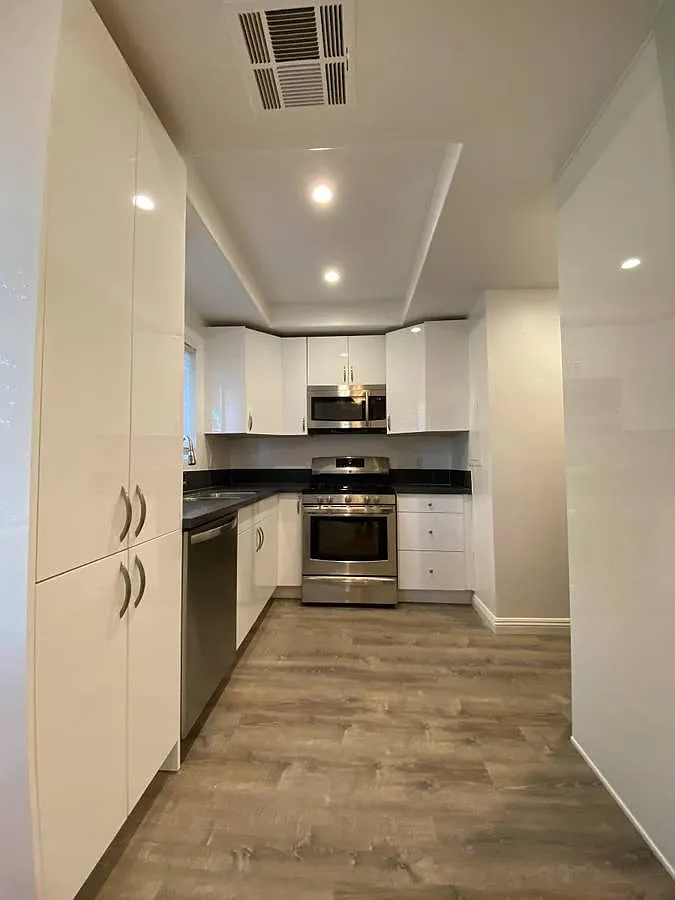 1 bed, 1.5 bath, 144 sqft, $980 — Photo 3