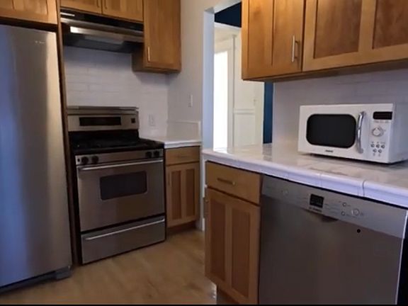 4th image of 142 Henry St #F
