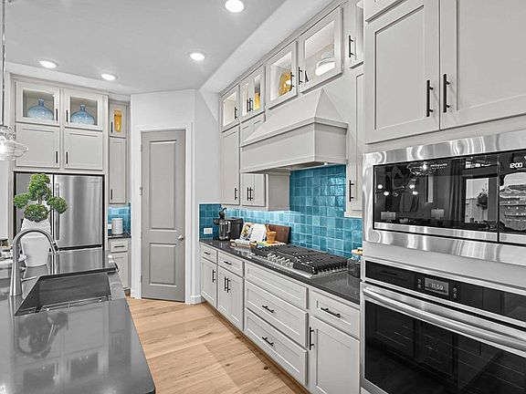 The Conroe - Kitchen