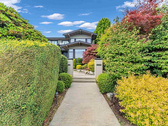 3rd image of 1139 Esquimalt Ave