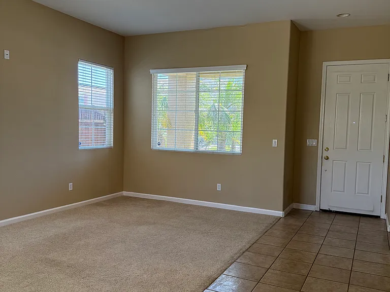 533 Stirling Ct — Photo 13