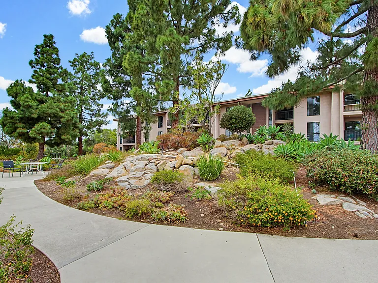 7858 Cowles Mountain Ct #D27 — Photo 2