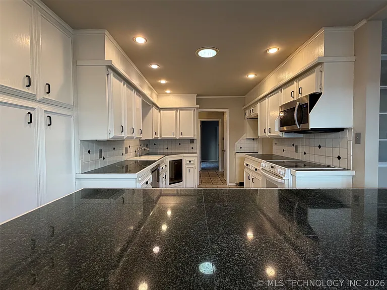 3925 E 60th Pl — Photo 9