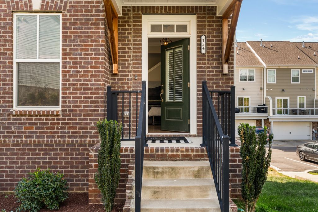 Apartment in Antioch - View 3