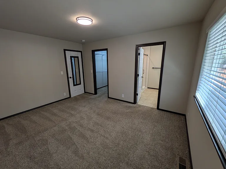 1025 Loganberry Ln — Photo 12