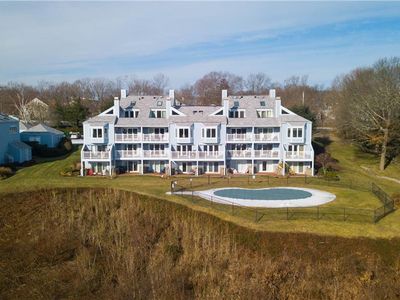 152 Crompton Ave APT 2, East Greenwich, RI, 02818