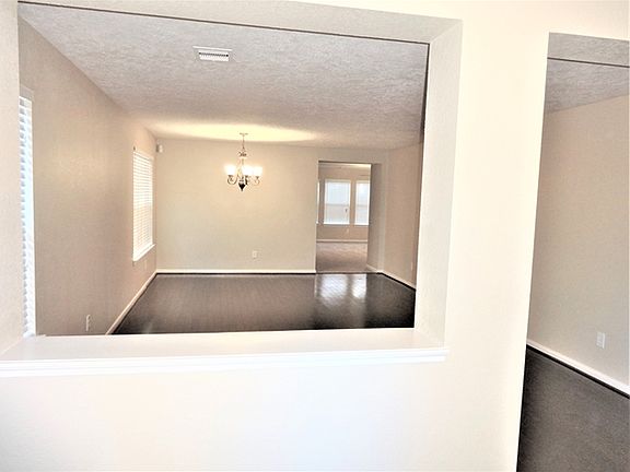 3rd image of 104 Easton Glen Ln