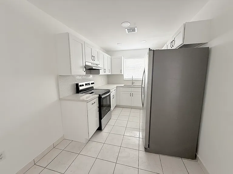 2647 SW 28th Ct #2647 — Photo 3