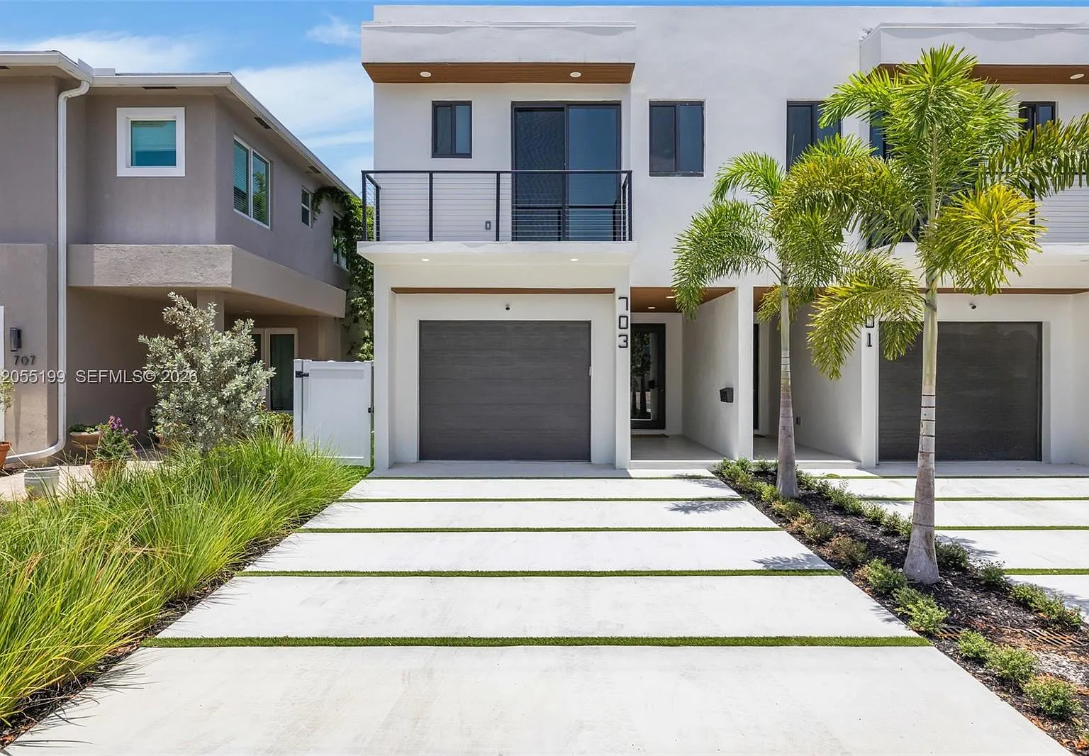 Lauderdale Pines — Photo 2