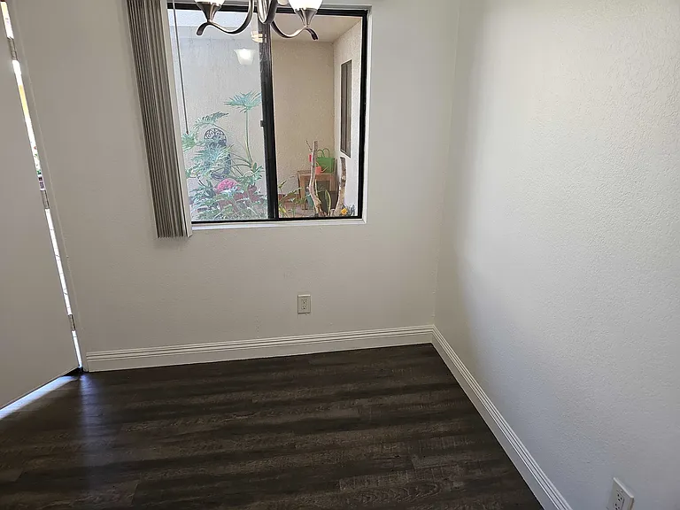 Tujunga Ave — Photo 11