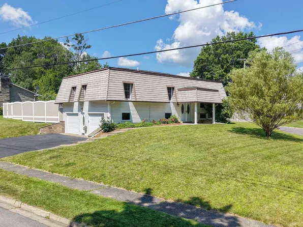 2901 Phyllis St, Endwell, NY 13760