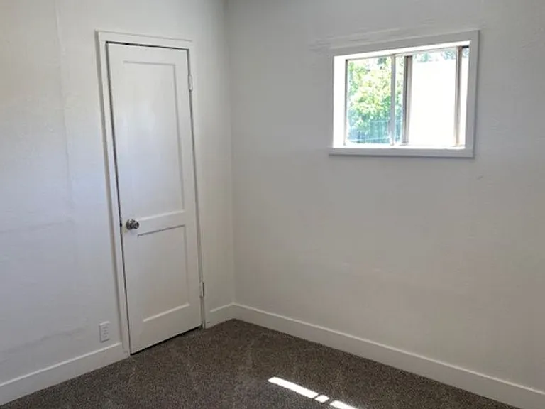 1645 Montana Ave — Photo 9