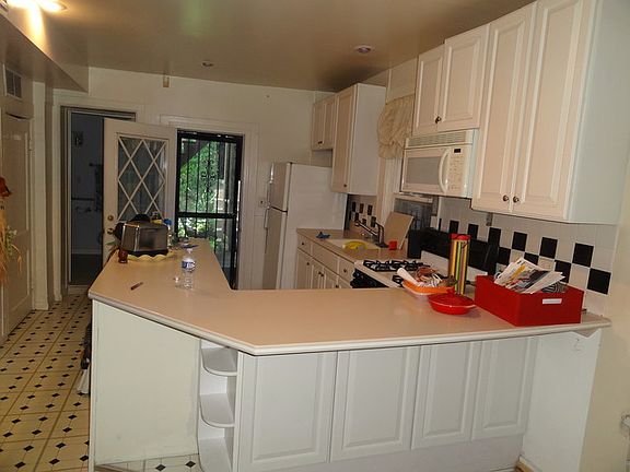 5th image of 1527 N Wood St