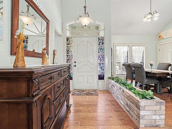 4th image of 110 S Ridge Cir