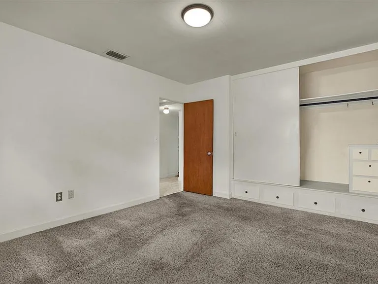 8567 Ridge Rd — Photo 9