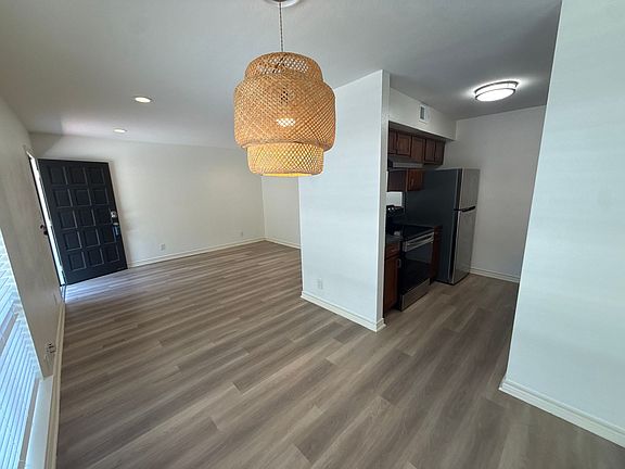 3rd image of 500 E Riverside Dr APT 132