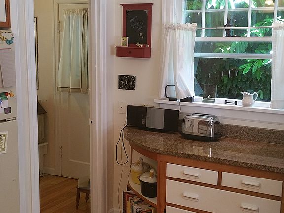 5th image of 1020 Jackson Ave NW