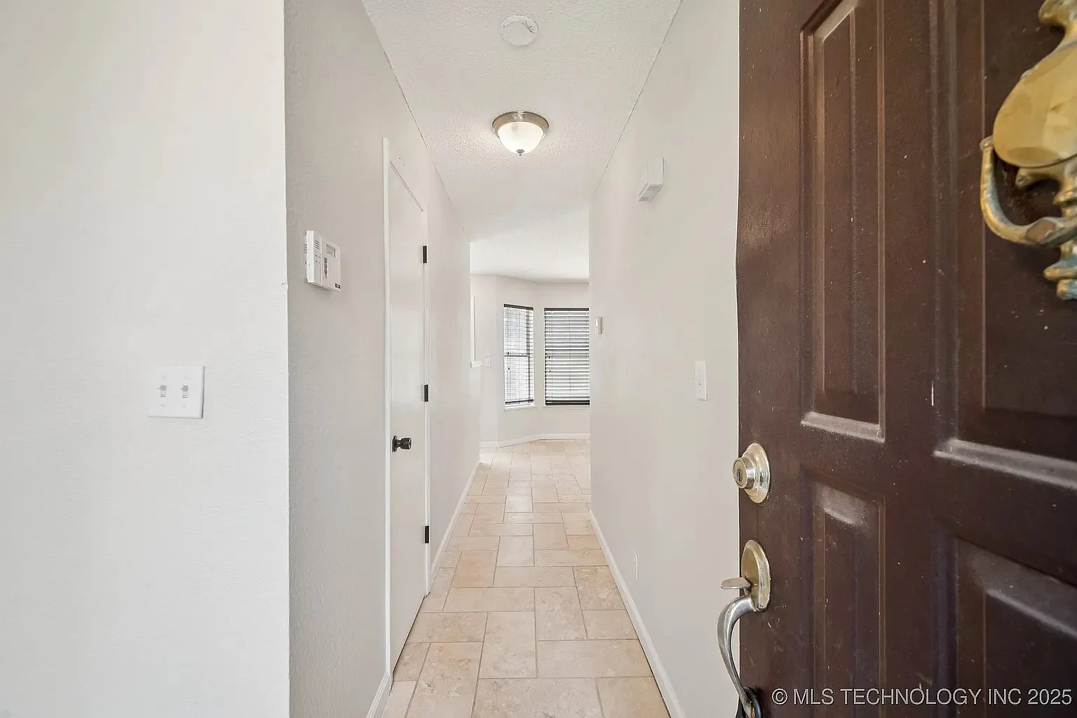 3 bed, 2.5 bath, 1966 sqft, $2,200 — Photo 3