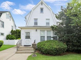 44 Geranium Ave, Mineola, NY 11501