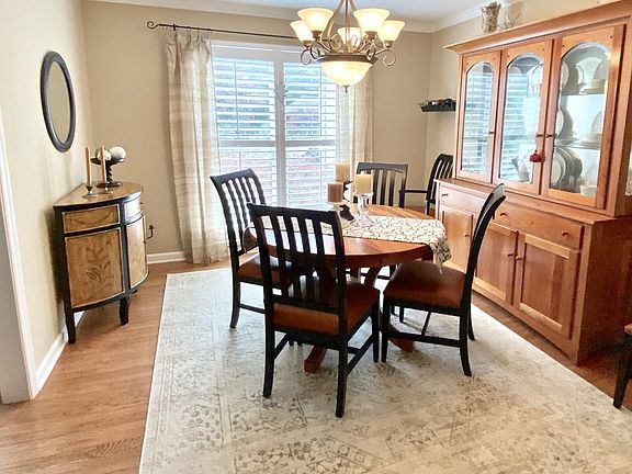 5th image of 2822 Maple Hollow Ln