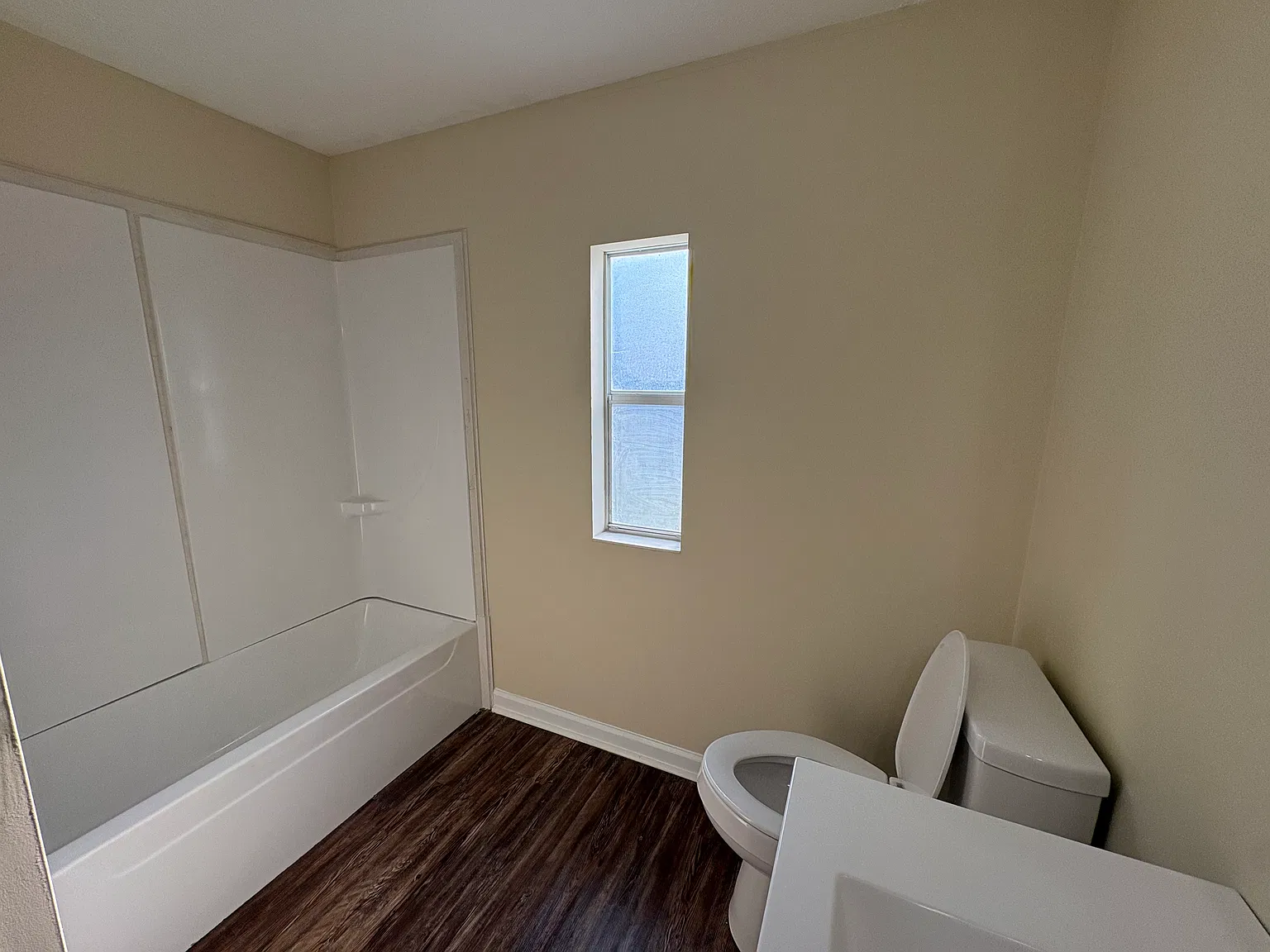 3 bed, 1352 sqft, $1,566 — Photo 3