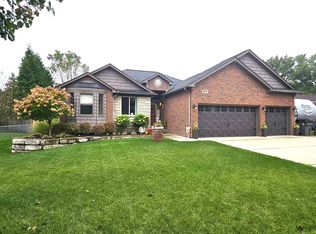 38147 E Bonkay Dr, Clinton Township, MI