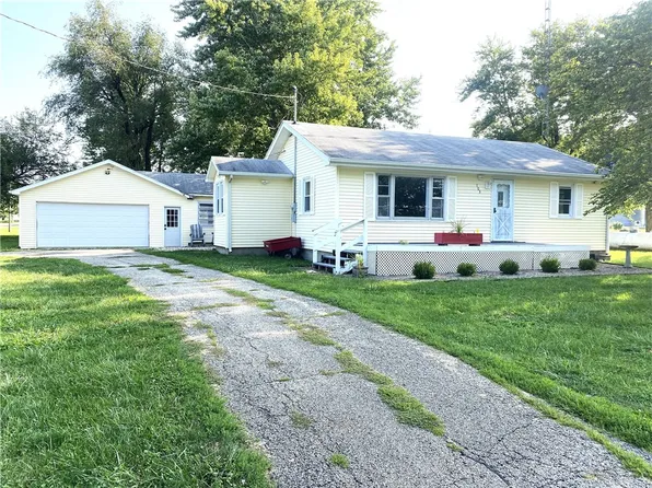 103 E 1st St, Oconee, IL 62553