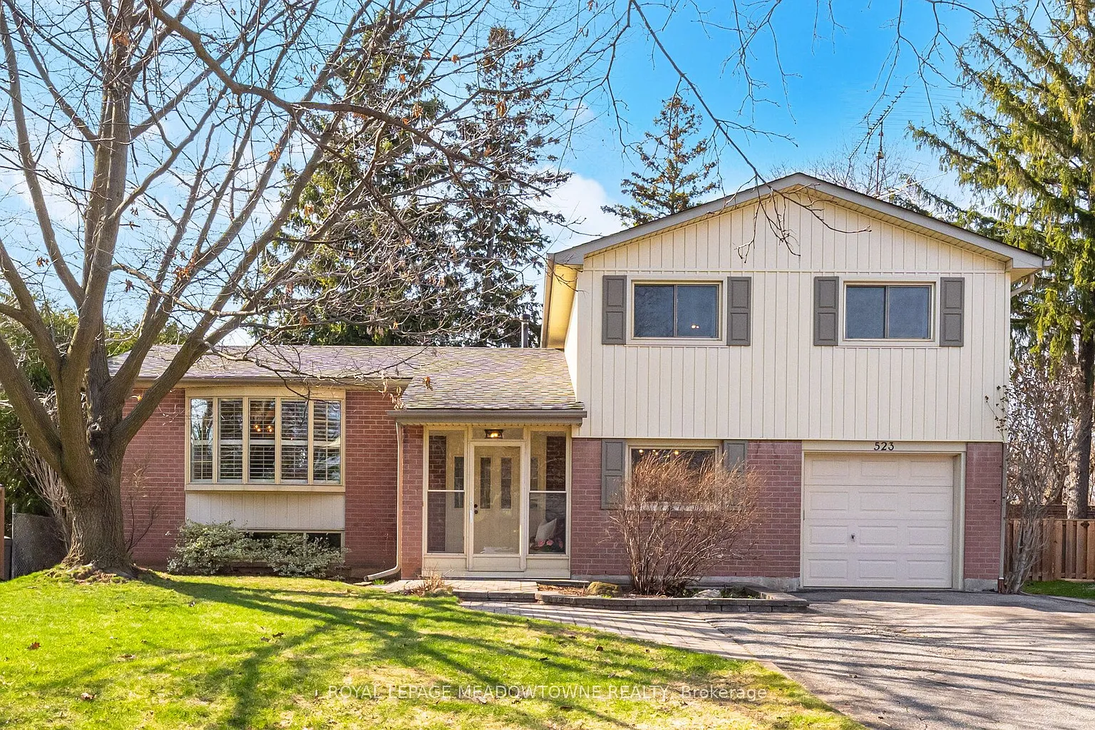 523 Trafalgar Ct photo 1
