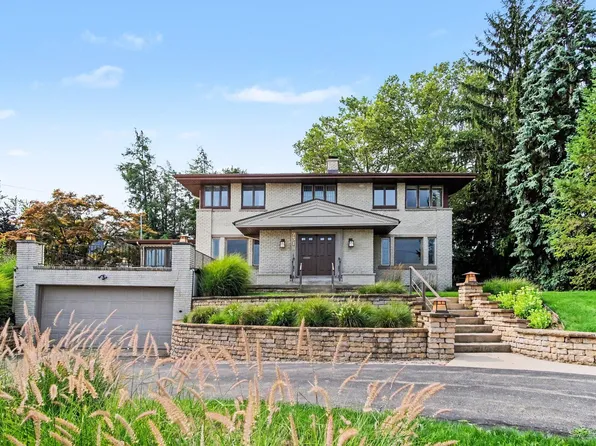 2318 Lake Dr SE, East Grand Rapids, MI 49506