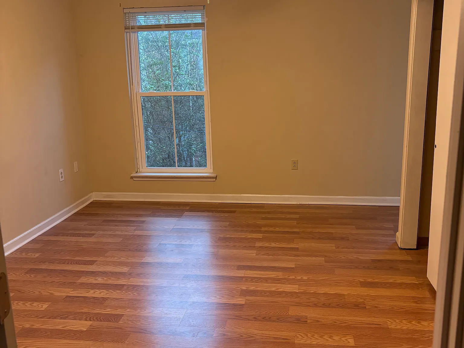 5155 S Oaks Dr — Photo 2