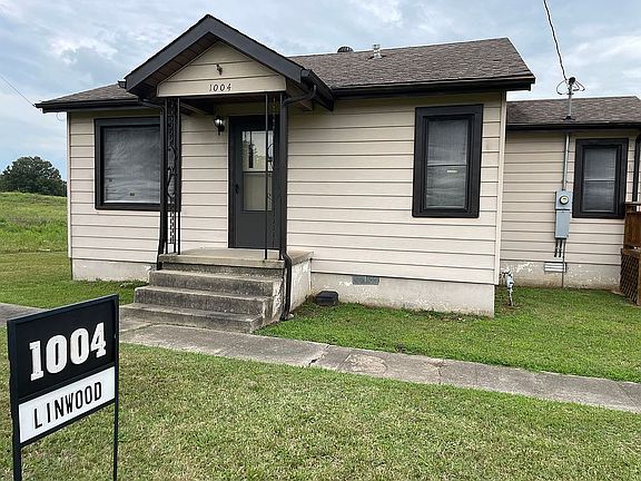 Front door facing Linwood Dr