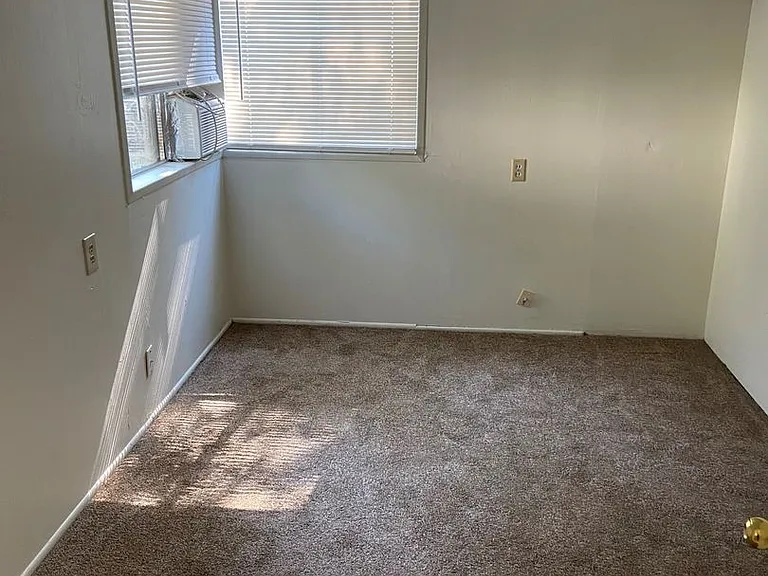 **Reserve Now for Summer 2026** Great Property located on 3rd Street — Photo 6