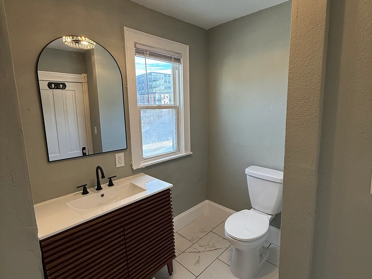 2405 Grand St NE — Photo 4