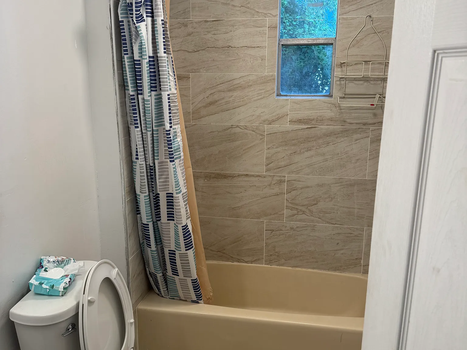 3 bed, 1400 sqft, $1,900 — Photo 2