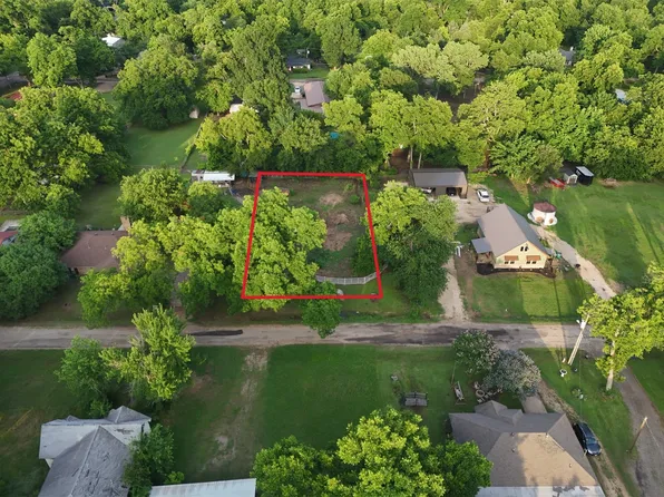 214 Denton St, Roxton, TX 75477