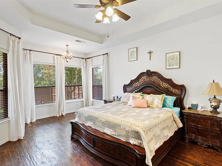 9823 Carriage Hill Ln — Photo 24