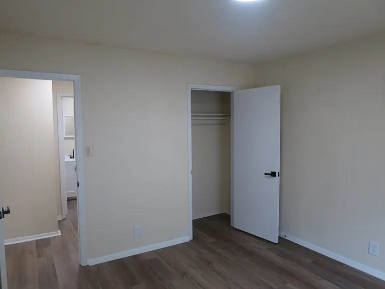 7515 Falling Leaves Cir #C — Photo 10