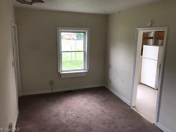 3rd image of 909 E Bragg St