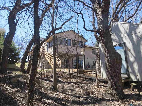 3rd image of 820 N Columbia Dr