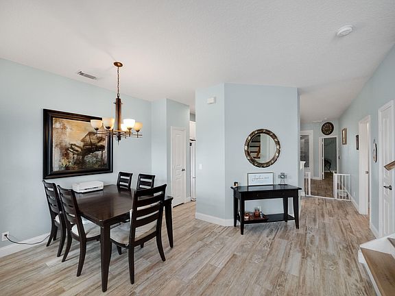 5th image of 10475 SW Westlawn Boulevard
