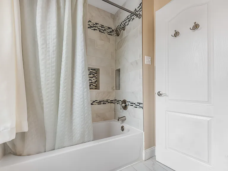 5255 Carnegie St — Photo 9