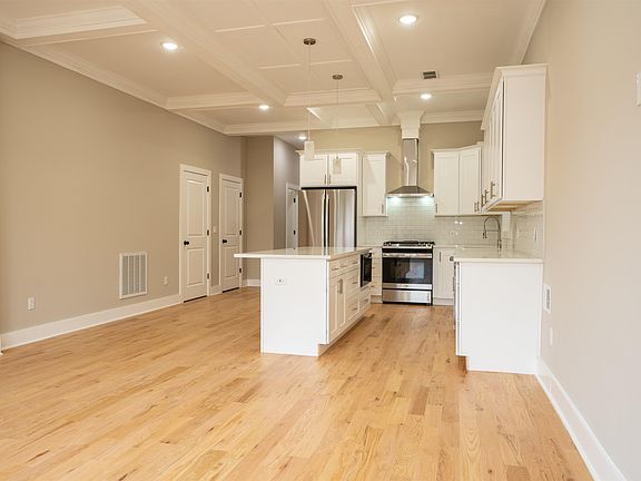 4th image of 111 Poplar St