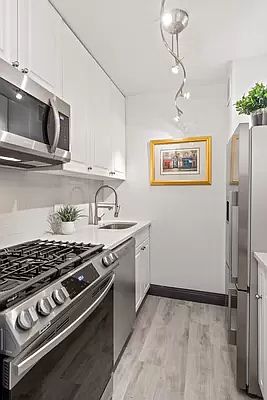 5th image of 61 W 62nd St APT 11F