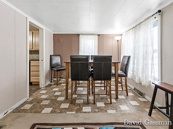 4th image of 2386 E Manahan Ave