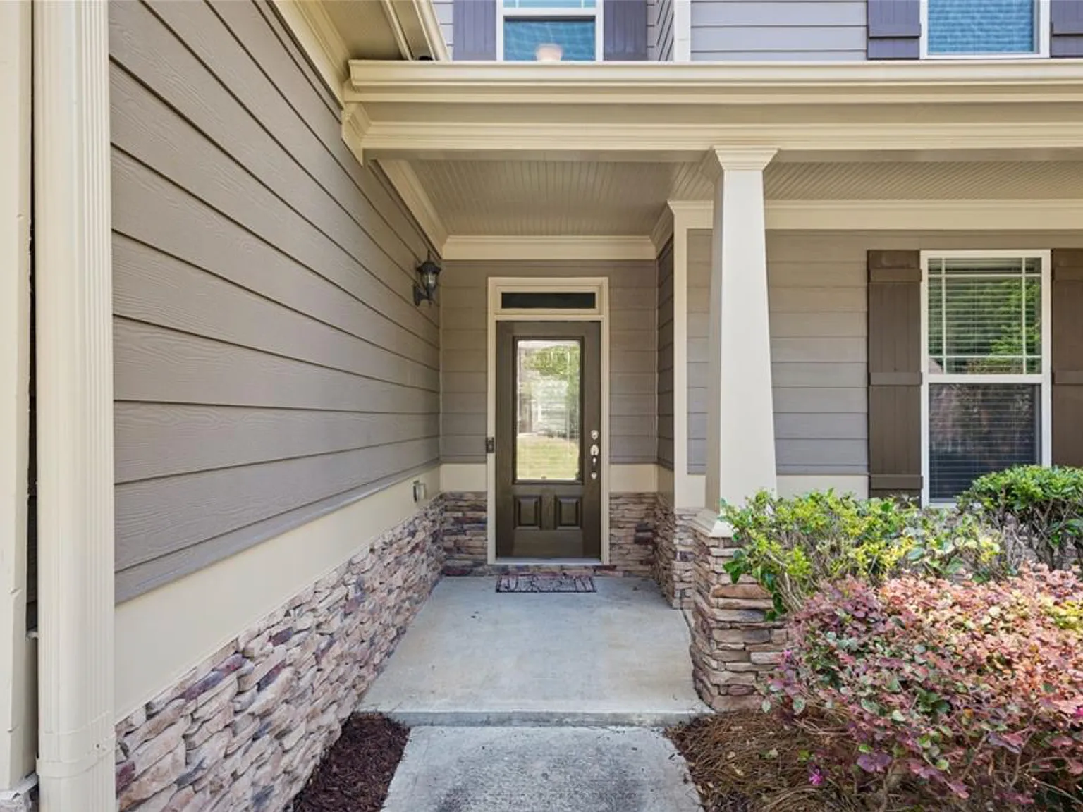 4 bed, 2302 sqft, $2,600 — Photo 4