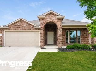1813 Nightingale Dr, Aubrey, TX 76227