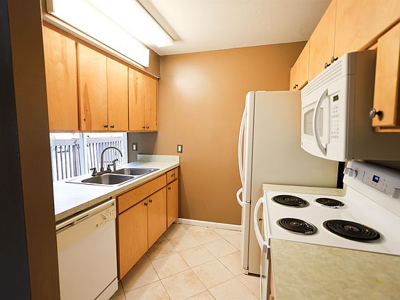 5th image of 2285 Green Timbers Trl #A