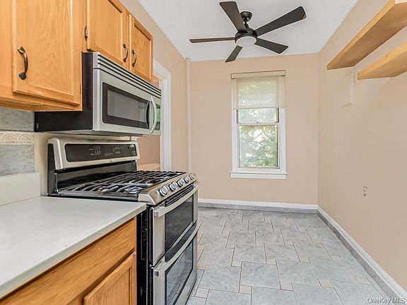 3rd image of 472 Gramatan Avenue #O2
